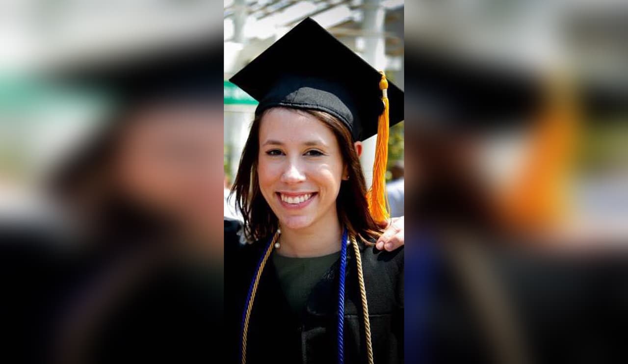 Morris se graduó de la Universidad de Texas en Dallas en la primavera del 2013.