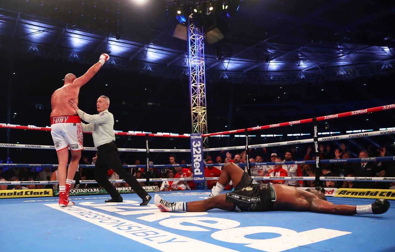 Tyson Fury noqueó de forma increíble a Dillian Whyte ante más de 94 mil fans en el Estadio de Wembley para retirarse invicto y dejar un legado inigualable en la división reina del boxeo.