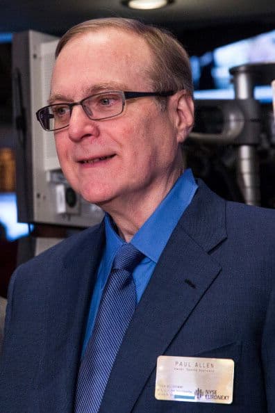 PAUL ALLEN. Este cofundador de Microsoft, que ya no trabaja en la compañía, ha gastado parte de sus 16,100 millones de dólares en juguetes como aviones de la Segunda Guerra Mundial, yates así como instituciones dedicadas a la búsqueda de vida extraterrestre.