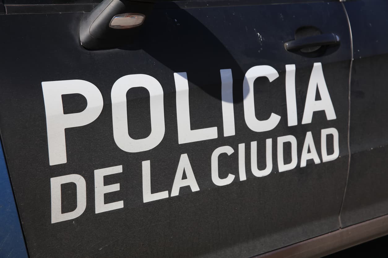 Al ver lo que había ocurrido y todavía bajo los efectos del sedante, el hombre llamó a su hijo, quien arribó a ayudarlo para después llamar a las autoridades para denunciar lo ocurrido. 
<br>