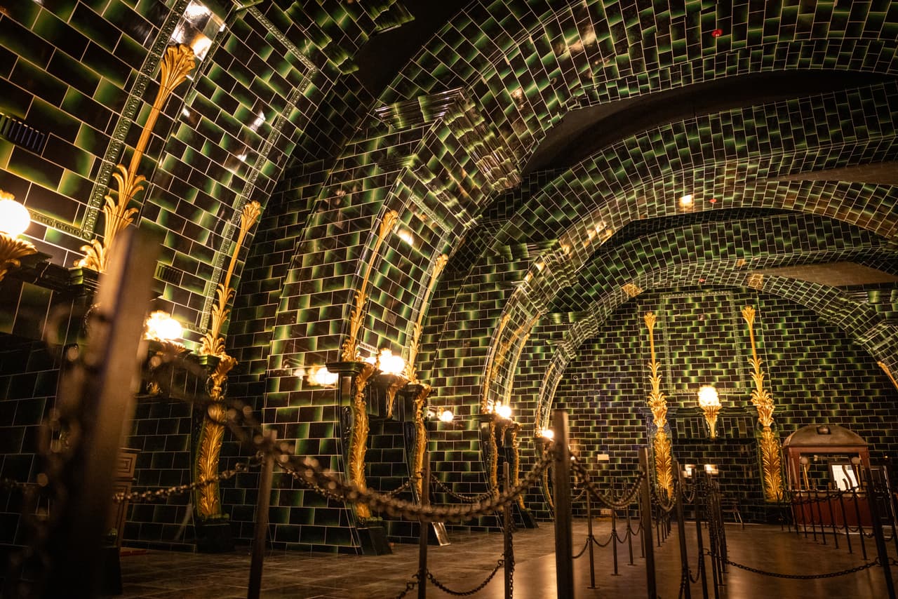 <b>Adéntrate en el Ministerio de Magia: </b>Los visitantes vivirán la magia del emblemático edificio con una recreación a escala real y detalles impresionantes.