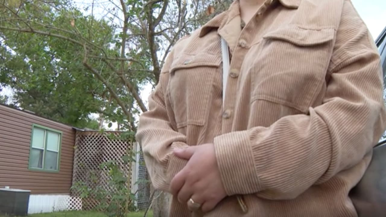 “Hace como 5 años si miramos algo muy extraño que vinieron a tocar la puerta de aquí de la casa. Nosotros no estábamos pero estaba una tía mía y ella nos habló. Nosotros alcanzamos a escuchar como la muchacha golpeaba la puerta pidiéndole ayuda, quería entrar porque no recuerdo bien si la estaba amenazando o la había golpeado”, aseguró una vecina.