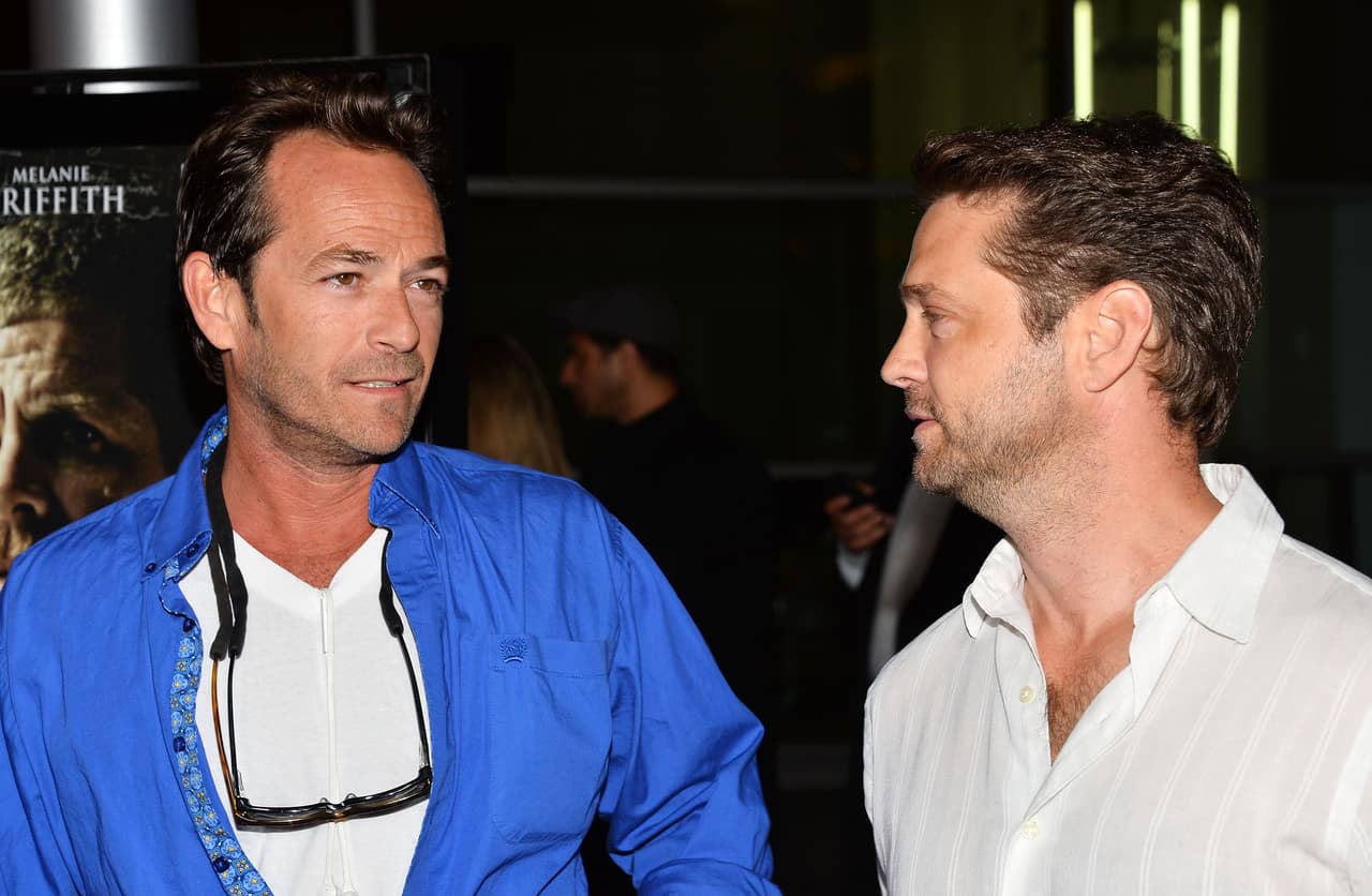 El actor saltó a la fama mundial cuando interpretó a Dylan McKay en la recordada
<b><a href="https://www.univision.com/noticias/trending/se-reune-elenco-de-beverly-hills-90210-fotos#e7ca757b0000" target="_blank">serie 'Beverly Hills 90210'</a></b>.
<br>