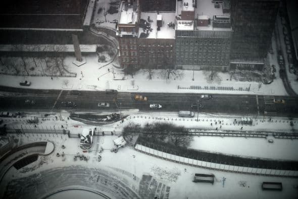 La ciudad que nunca duerme, hoy es azotada por una tormenta que no sólo la ha paralizado, sino que ha dejado a miles varados en aeropuertos nacionales e internacionales. Impresionantes las estampas de #NuevaYork el 26 de enero de 2015, una día para la historia de la 'Gran Manzana'