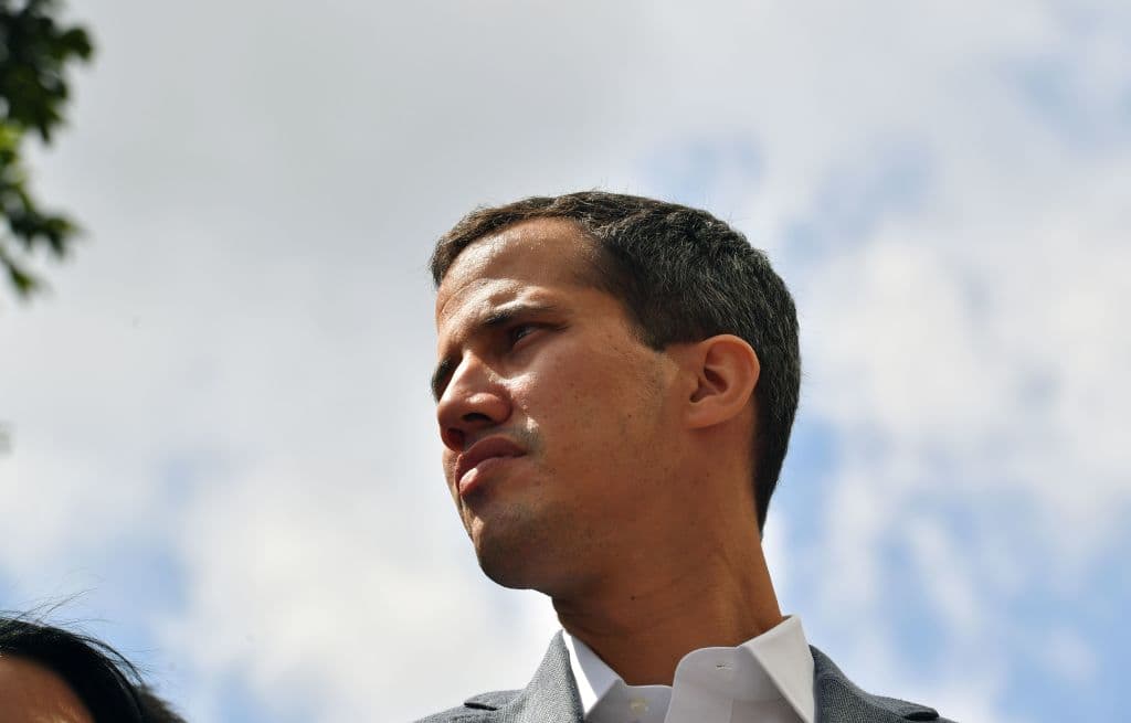 Presidente de la Asamblea de Venezuela Juan Guaidó fue interceptado por el servicio de inteligencia y luego liberado