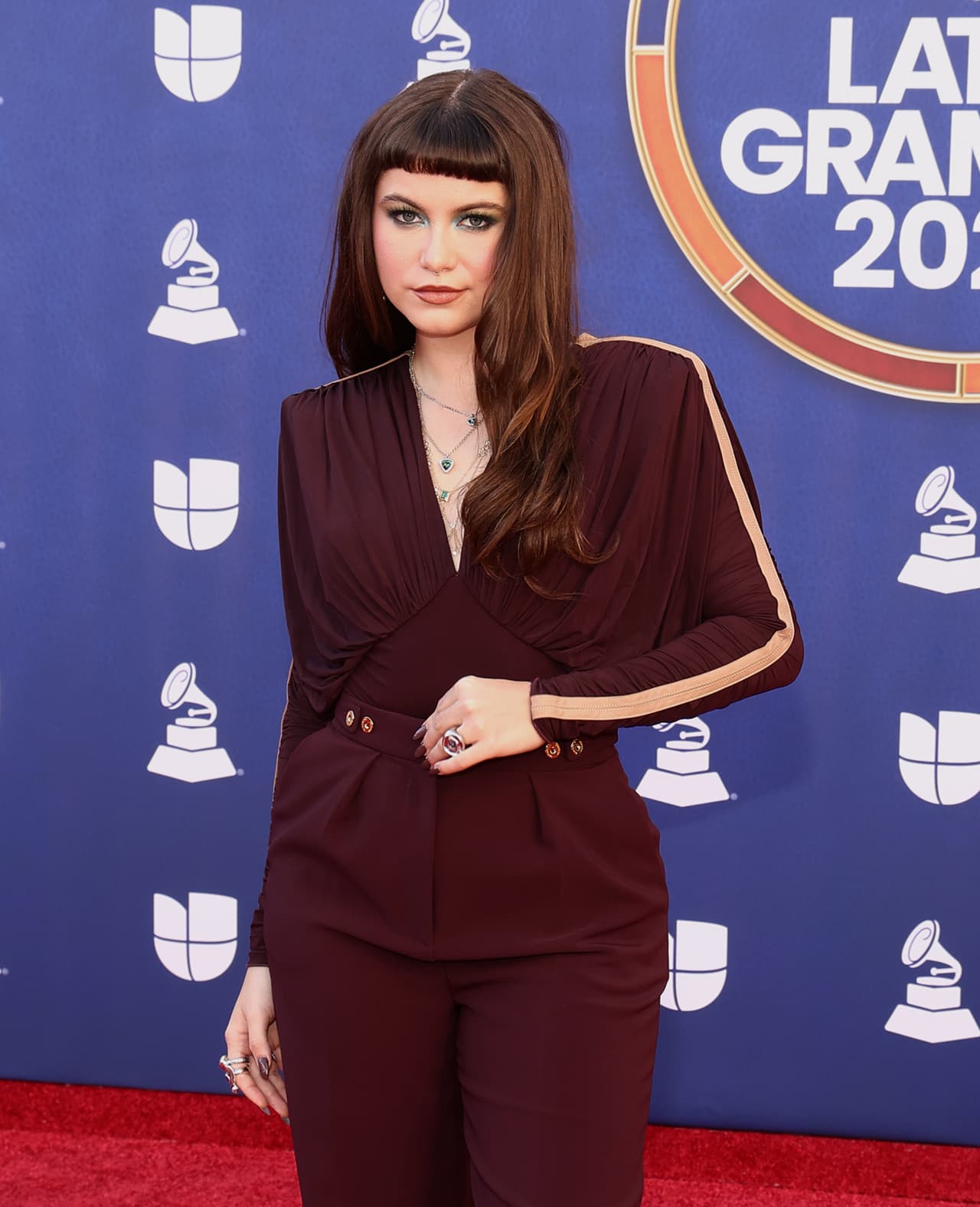 La cantante y compositora Sofía Reyes llegando muy puntual a la cita.