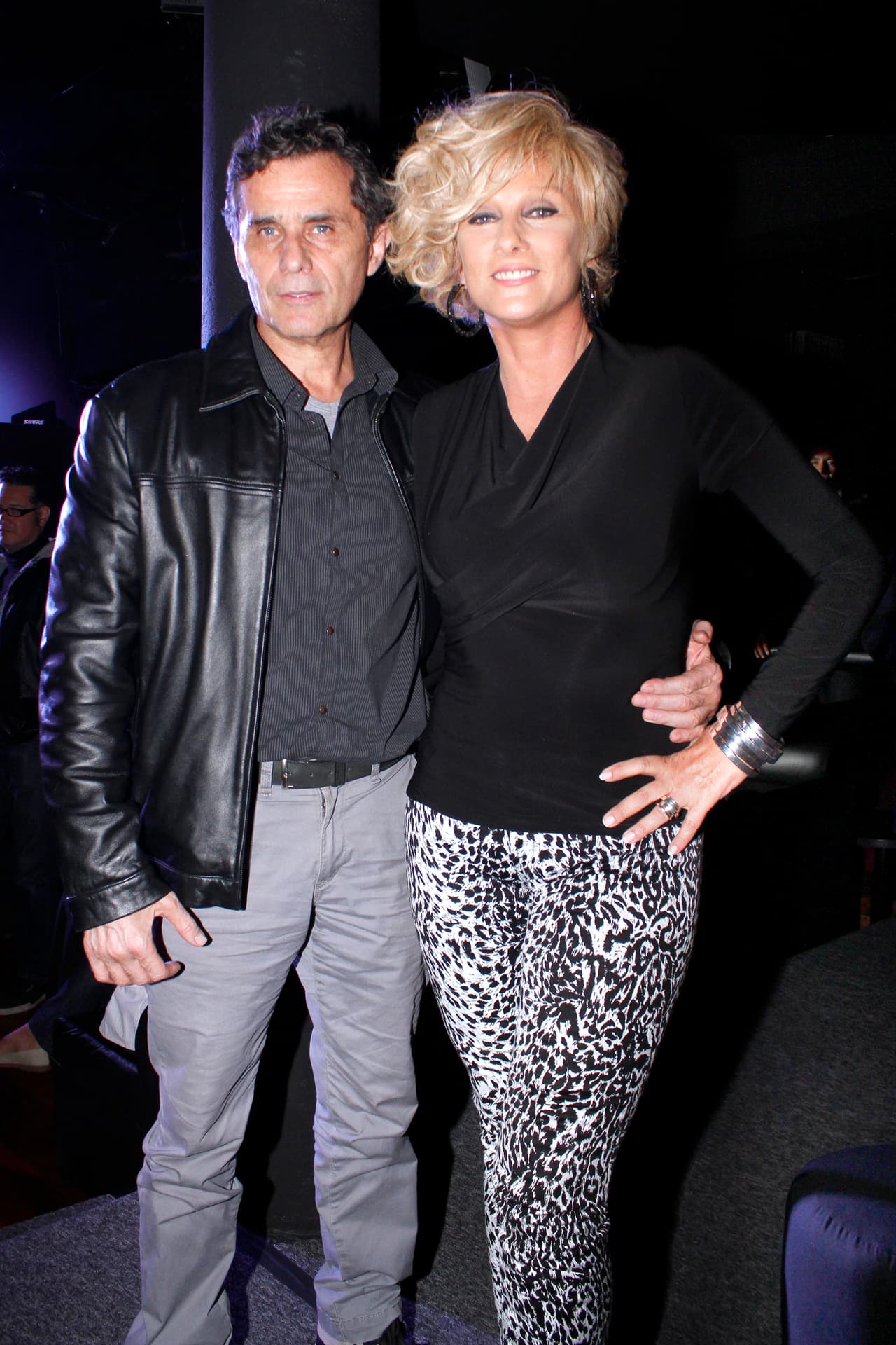 Sus primeros besos fueron en la ficción, en una telenovela, el actor relata no recordar con exactitud, pero ya estaban muy enamorados cuando protagonizaron De pura sangre en 1985. Zurita le pidió matrimonio a Bach, gritándole de auto a auto: “¿te casas conmigo?”. Ella detuvo su carro, ambos se miraron a los ojos y le dio el "sí".