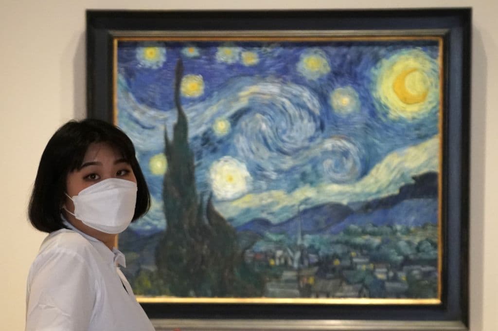 Los sorprendentes secretos de la física y el firmamento ocultos en "La noche estrellada", el célebre cuadro de Van Gogh 
