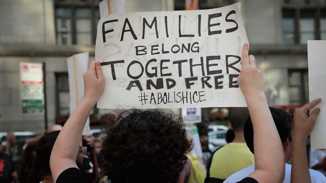 Frente a las amenazas de operativos de ICE, Lightfoot busca informar y tranquilizar a inmigrantes de Chicago