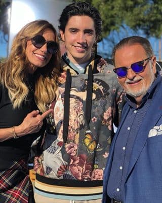 El hijo de "El Potrillo" ya hizo un tour de entrevistas para promocionar su disco en los medios de comunicación más importantes, en una de ellas habló de la posibilidad de realizar una gira con su padre, si es que las agendas de ambos lo permiten.