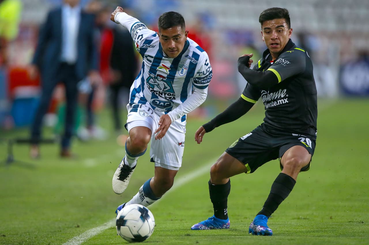 El Pachuca consiguió su segunda victoria del torneo tras vencer por 2-1 a las Chivas. Los Tuzos aprovecharon un grave error del 'Tiba' Sepúlveda y Raúl Gudiño para marcar el segundo tanto después de que Víctor Guzman hiciera el primero. Los rojiblancos reaccionaron con un gol de Ángel Zaldívar por la vía del penal, pero no fue suficiente.