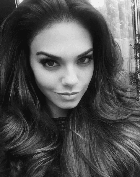 Tiene unos ojos de encanto que enamoran a cualquiera.