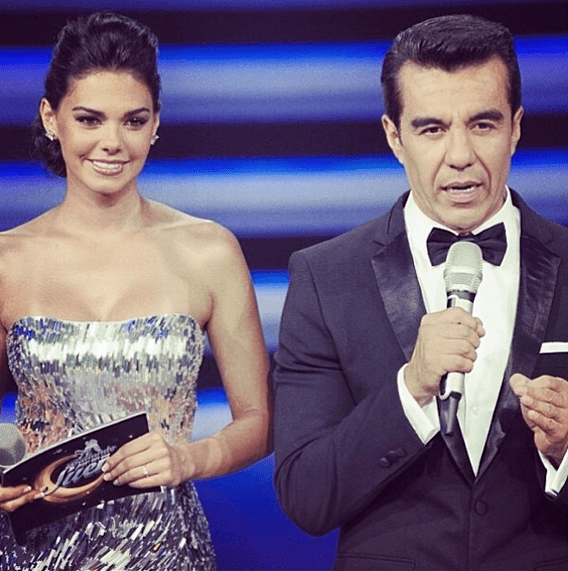 Pero también ha probado suerte en la conducción, en el 2014 fue co-conductora de
<i>Bailando por un sueño</i> al lado de Adrián Uribe.