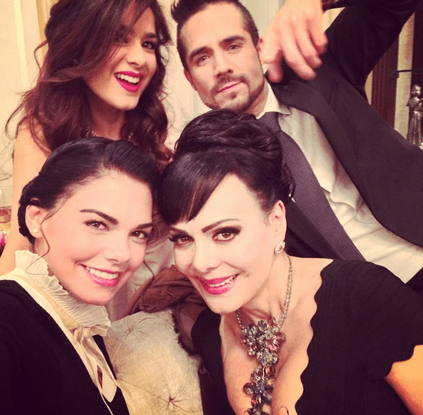 Disfrutamos verla trabajar al lado de grandes actores.