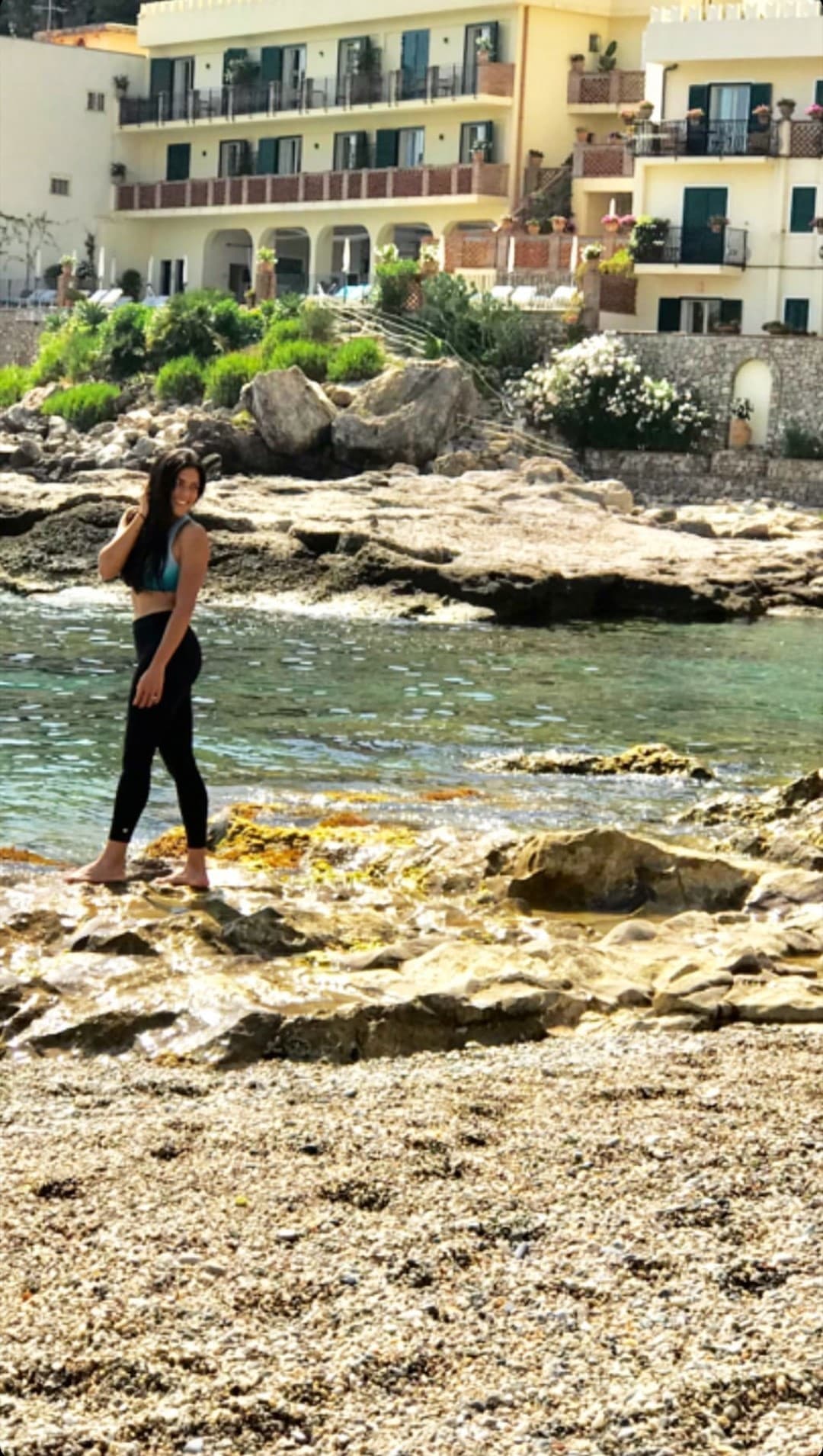 “Definitivamente es un sueño estar aquí, disfrutándote Taormina, este pueblo de alma griega y herencia romana es una maravilla”, redactó al pie de una de las memorias digitales que guarda del viaje.
<br>