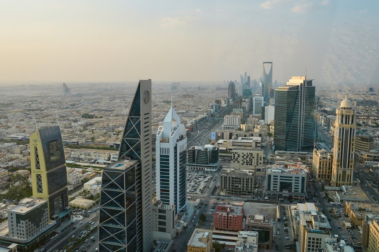 EEUU ordena la salida de sus diplomáticos de Arabia Saudita en medio de ataques de hutíes