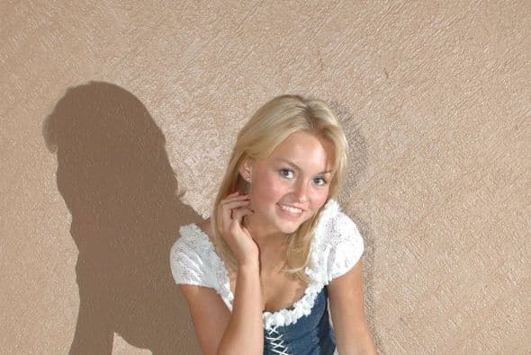 En 2002, Angelique volvió a ingresar al CEA para seguir con sus estudios.