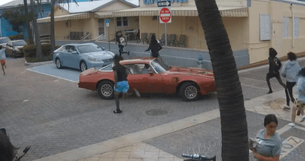 Piden a quien tenga información que se comunique con la policía de Hollywood, 
<b>al 954-764-4357</b>, o de forma anónima a la Línea de Alto al Crimen de Broward, al 954-493-8477.