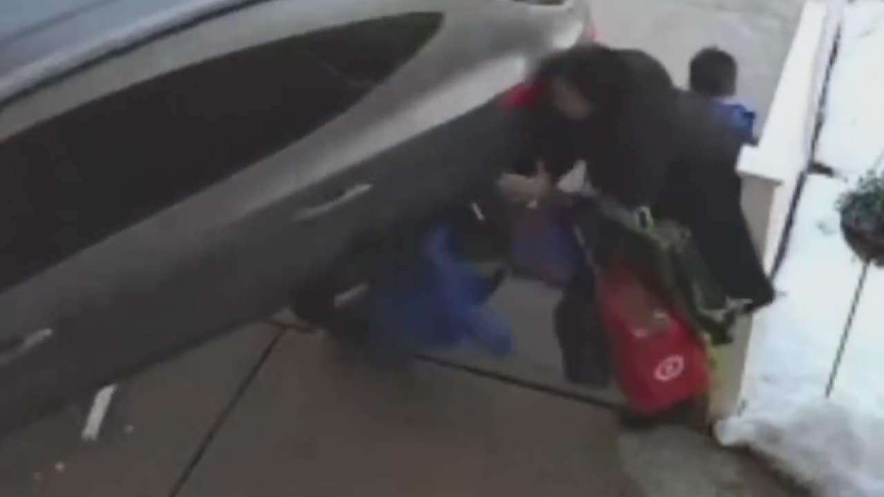 Mujer y sus hijos son atropellados fuera de un preescolar de Nueva Jersey