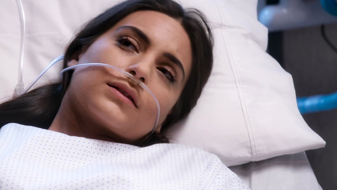 Después de días angustiosos, Alejandra finalmente despertó del coma. Ricardo se puso feliz al ver al amor de su vida consciente.