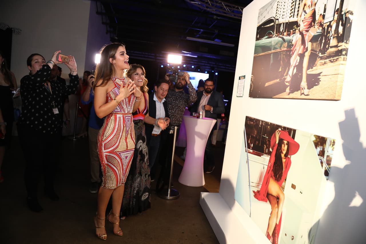 La intención de la producción de Duelo de Reinas estuvo inspirada en la música de Celia Cruz y en la estética de las décadas de 1950 y 1960.