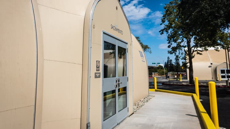 Abren Centro de Navegación que aportará servicios a personas sin hogar en Sacramento