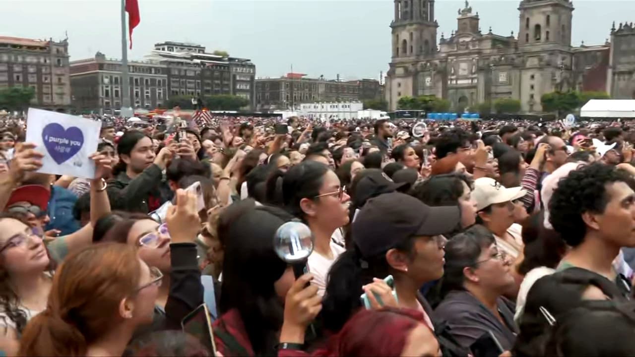 Cerca de 50 mil fans se reúnen en el centro de México para ver a la banda surcoreana BTS