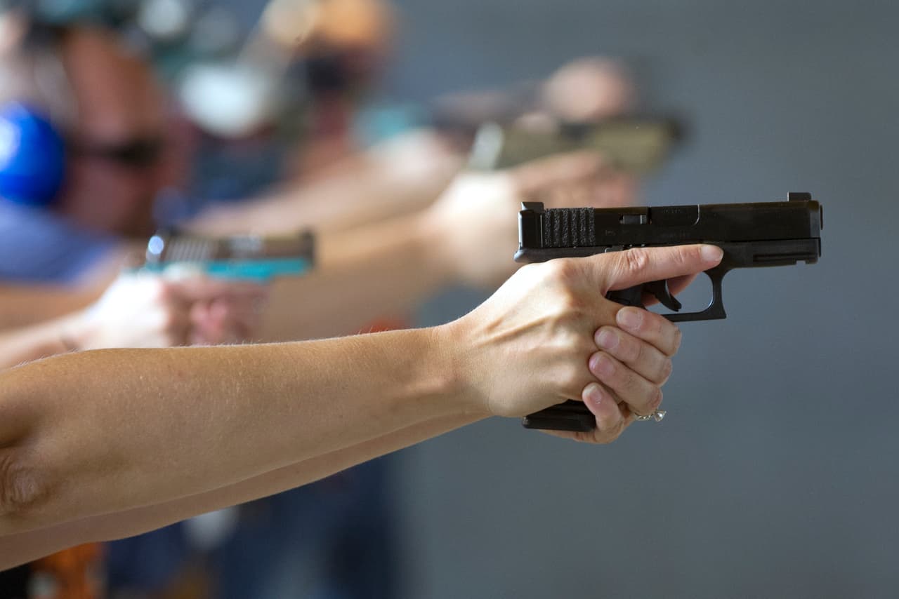 Lo que dicen expertos si piensas portar un arma de fuego sin licencia en Texas 