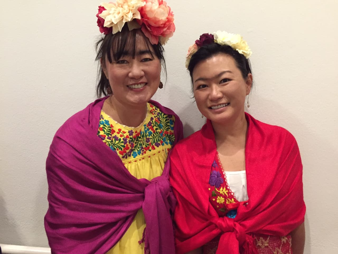 Wei Wei Jeang y Amy Ooi, oriundas de Malasia. Quisieron apoyar la exposición y que se celebre la cultura hispana. 
<br>"Esto ayuda a crear lazos comunitarios", aseguró Ooi.