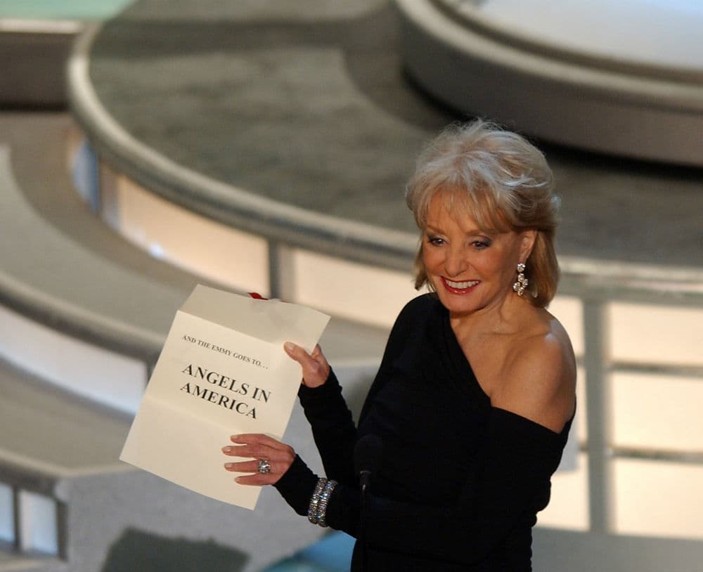 Entrega el premio a Angels of America