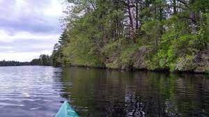 Ubicado en el
<a href="https://www.njparksandforests.org/parks/whartonstateforest.htmlhttps://www.njparksandforests.org/parks/whartonstateforest.html" target="_blank">bosque estatal de Wharton</a>, el
<b>área recreativa de Atsion</b> cuenta con un lago popular con socorristas. El lago se llena rápido, así que asegúrese de llamar con anticipación o planee salir por el lado temprano para enganchar un lugar en el estacionamiento. O, mejor aún, reserve un sitio en el campamento de la zona y disfrute de un fin de semana.
<br>
<br>📍
<b>Ruta 206, Shamong Township, N.J. </b>
<br>💲 $ 10 por vagón los fines de semana y feriados para los residentes de Nueva Jersey ($ 20 para los que no son residentes; $ 5 por autocargado de lunes a viernes ($ 10 para residentes que no sean de Nueva Jersey).