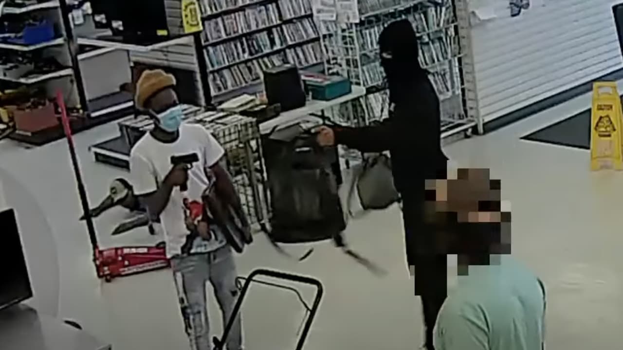 Autoridades ofrecen recompensa por información que lleve a la captura de sospechosos de robo 