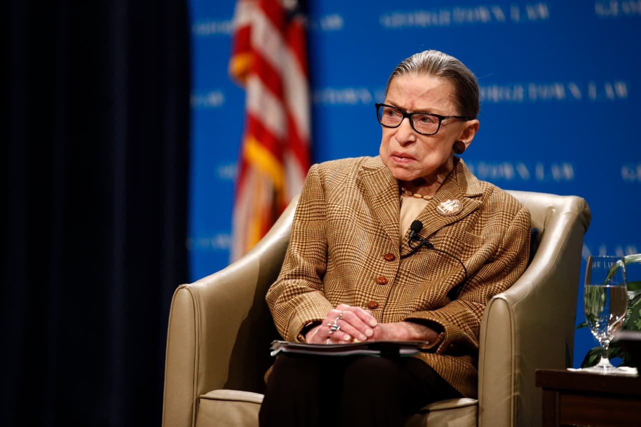 La jueza de la Corte Suprema Ruth Bader Ginsburg dice que está siendo tratada por cáncer en el hígado