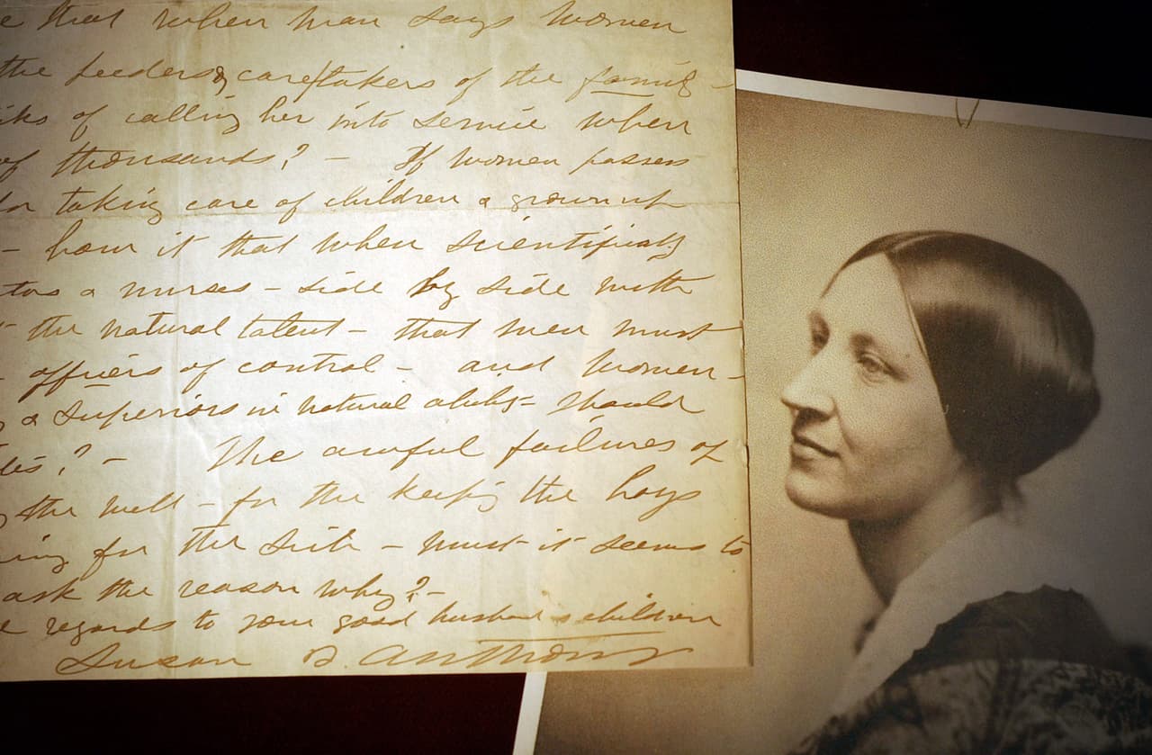 <b>Susan B. Anthony.</b> Es una de las figuras históricas del movimiento por el sufragio femenino. Fue arrestada por votar en 1872, cuando aún las leyes solo permitían a los hombres ejercer este derecho. El 18 de agosto de 2020 el presidente la perdonó póstumamente.