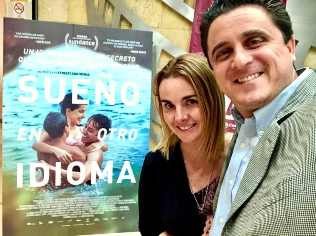 La pareja se conoció hace 10 años gracias a su labor como productores dentro de la industria del entretenimiento. 
<br>