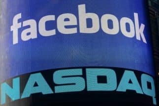 Facebook vale más de 200,000 mdd en la bolsa