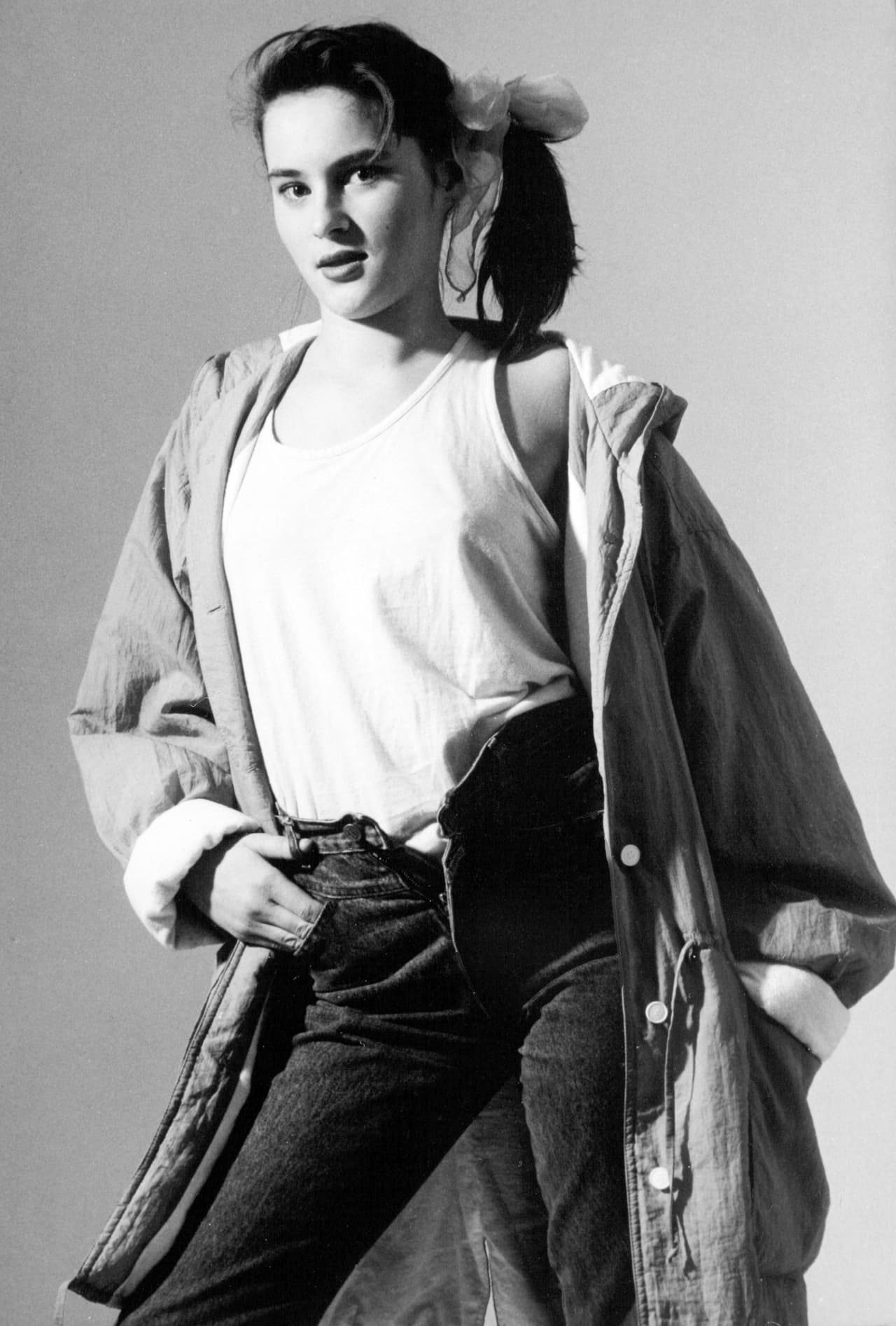 La carrera como modelo, que inició a partir de estas fotos, llevó a Melania Knavs a estudiar solo un año de la Licenciatura, según ella misma dijo a periodistas eslovenos en 1998.