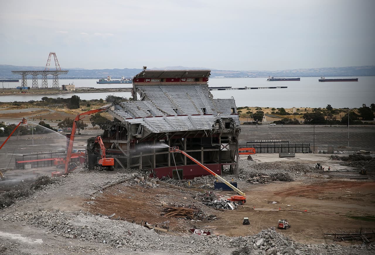 La demolición de la excasa de los Gigantes y los 49ers de San Francisco llegó a su fase final.