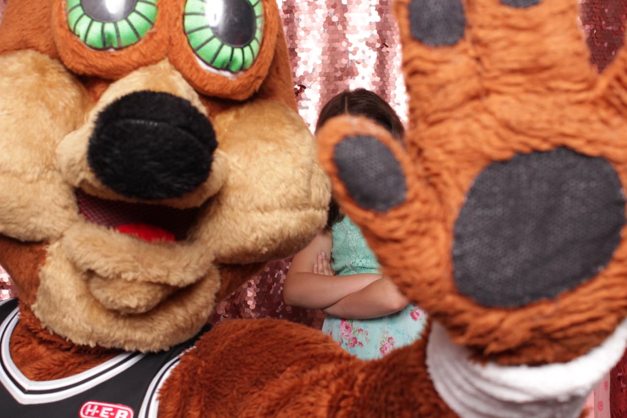 Spurs Coyote crashes local quinceañera