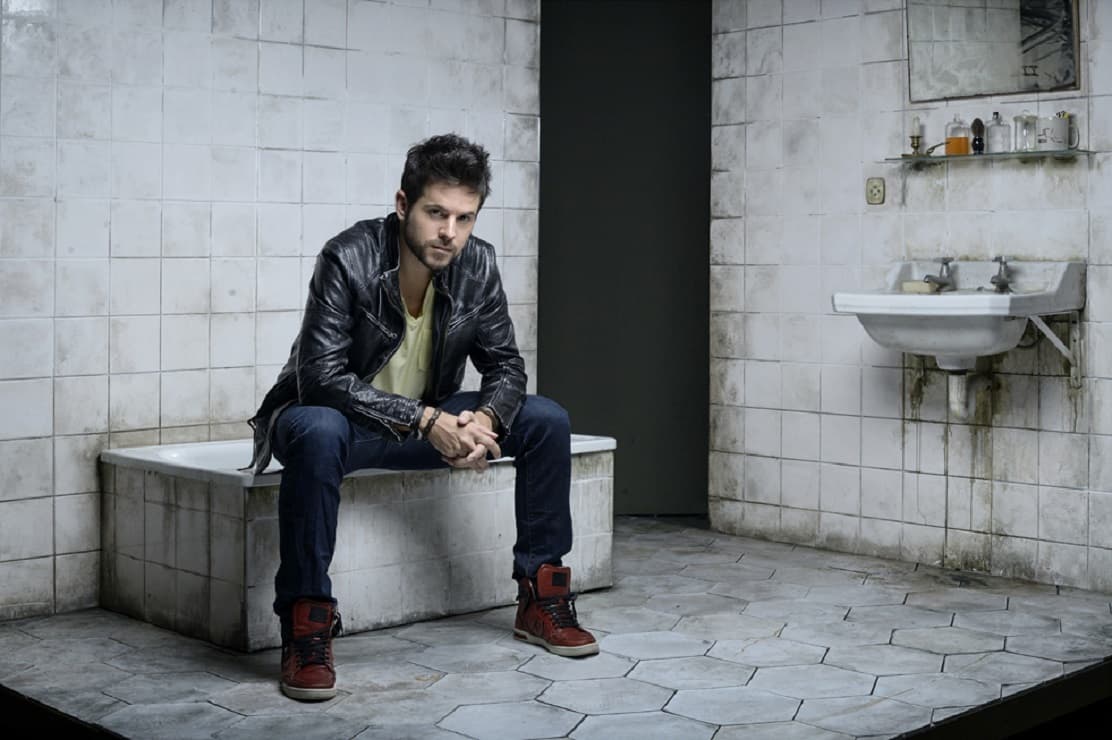 Este artista además de tener varios éxitos, es su carisma lo que lo tiene en esta lista.