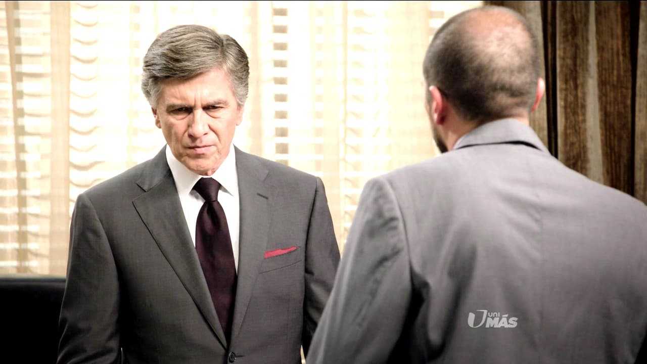 <b><a href="http://www.univision.com/novelas/la-candidata/rafael-sanchez-navarro-es-alonso-san-roman-en-la-candidata">Alonso</a></b>, el esposo de Regina y padre de Emiliano, sospecha que sus enemigos asesinaron a Florencia para manchar su imagen y su candidatura a la presidencia del país.