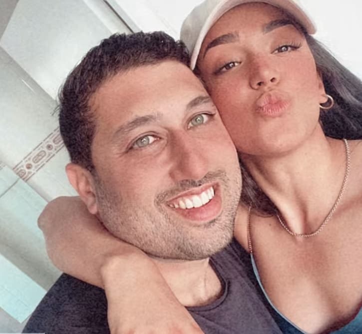 La menor de las hijas de la famosa pareja no solo logró establecerse con éxito en el país europeo, también 
<b><a href="https://www.univision.com/famosos/ale-capetillo-mostro-uno-de-los-momentos-mas-tiernos-de-su-relacio">encontró el amor</a></b>.