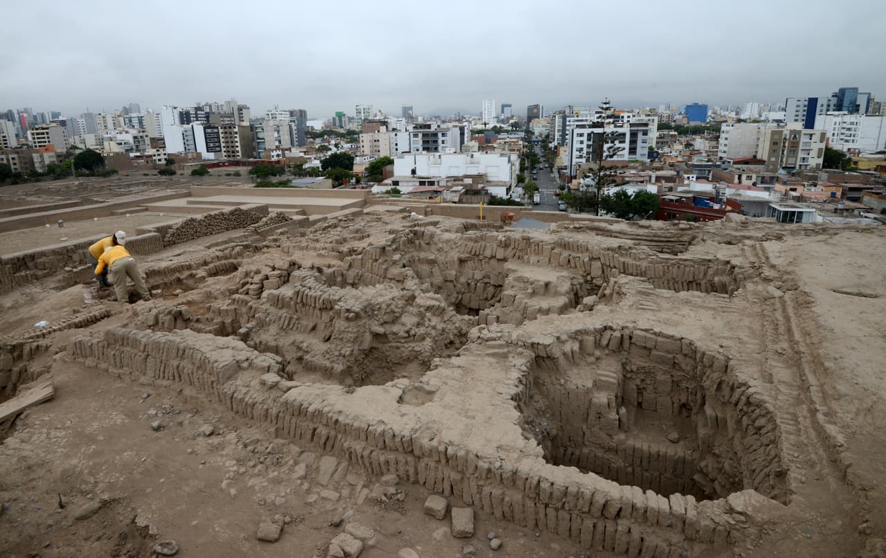 Peruvian archaeologists work at the Huaca (ancient burial ground) Pucllana in the heart of Lima on November 26, 2015, following the discovery of human remains of four adults belonging to the Pre-Colombian Ichama Culture which inhabited the valley between 1000 to 1450 B.C. / AFP / CRIS BOURONCLE (Photo credit should read CRIS BOURONCLE/AFP/Getty Images)