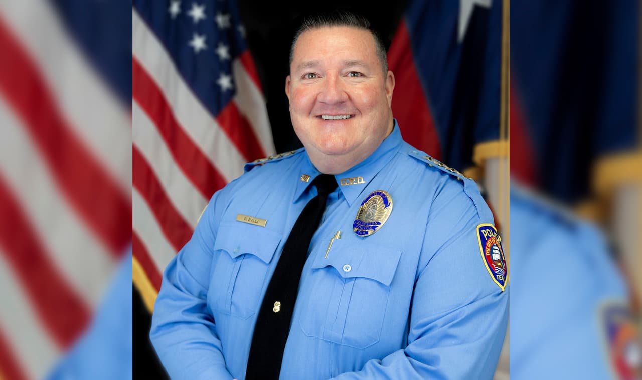 Suspenden al jefe de la policía de Galveston tras allanar una casa que no era la correcta