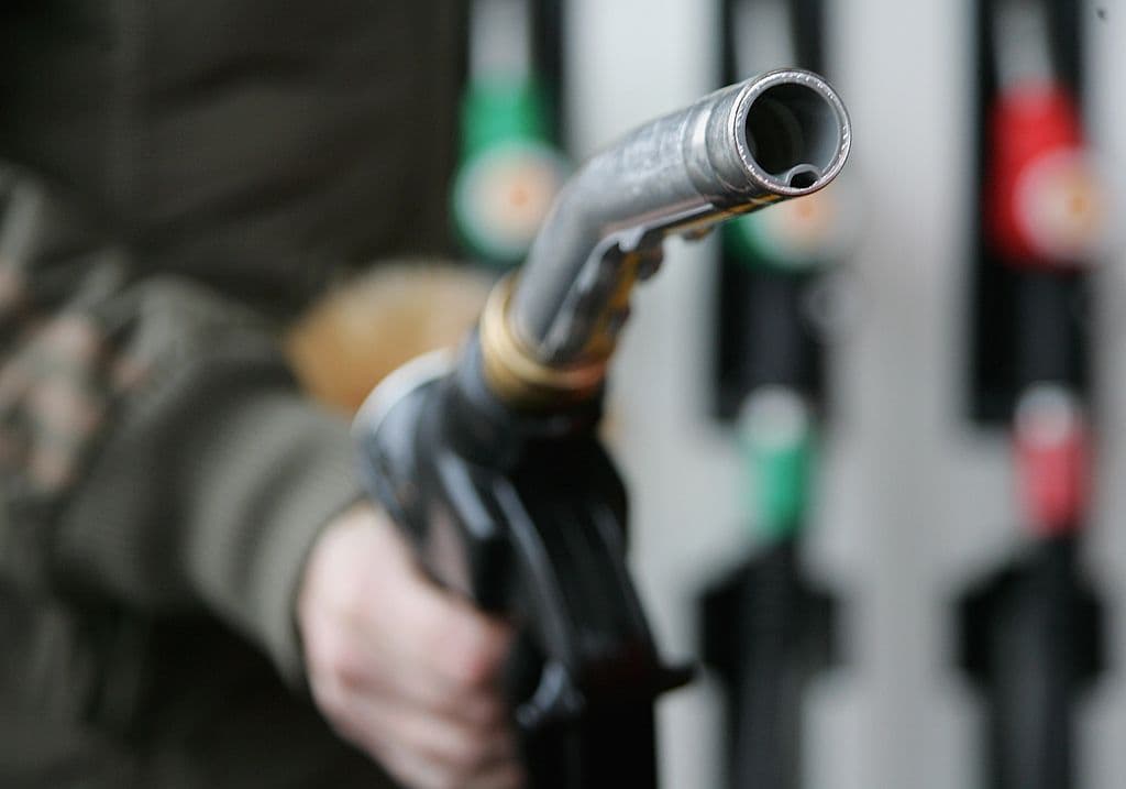 El último reporte de la organización Global Petrol Prices, que revisa el precio de la gasolina cada mes a nivel mundial, del 19 de septiembre de 2022, mostró una variación significativa en el costo del combustible en países que previamente mantenían una relativa estabilidad.
<br>
<br>A continuación una lista de los más caros y más baratos respecto al su costo en dólares.