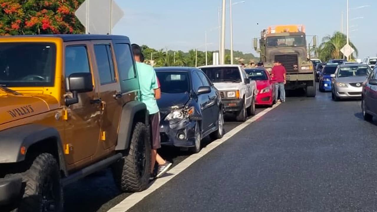 Reabren expreso 22 en Bayamón tras múltiples choques