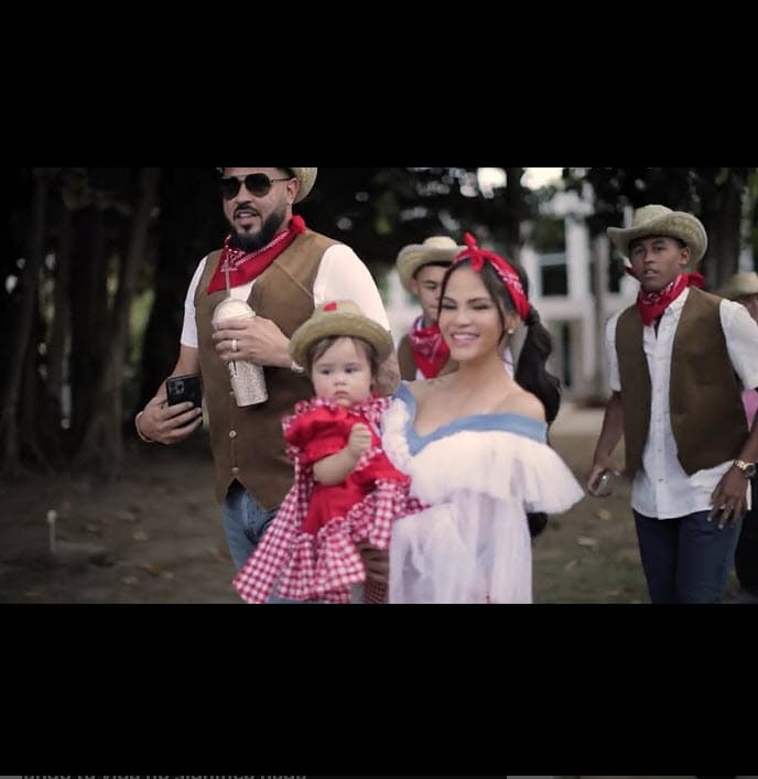 Emocionada de 
<b><a href="https://www.univision.com/famosos/vida-isabelle-hace-su-primer-viaje-vuela-a-puerto-rico-junto-a-sus-padres-natti-natasha-y-raphy-pina-video" target="_blank">que Vida Isabelle ya dé sus primeros pasos</a></b>, Natti Natasha habló de lo que esto significa para ella.