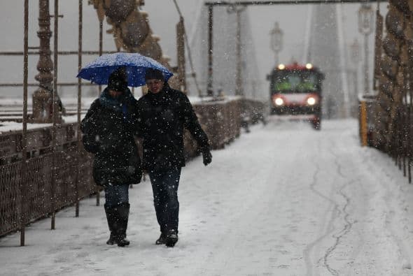 Tras ‘ciclón bomba’ Nueva York se prepara para  'tormenta maratónica'