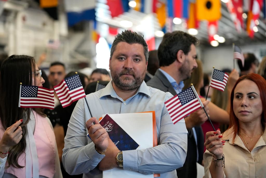 Moshe Tordjman, de Francia, también completó el proceso que le permite ser ciudadano de los Estados Unidos.