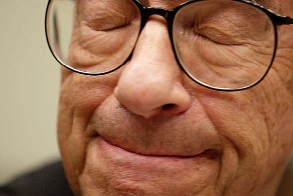 El ex presidente de la Reserva Federal de EEUU, Alan Greenspan, testifica ante el Comité de Servicios Financieros de la Cámara de Representantes el 15 de julio de 2005.